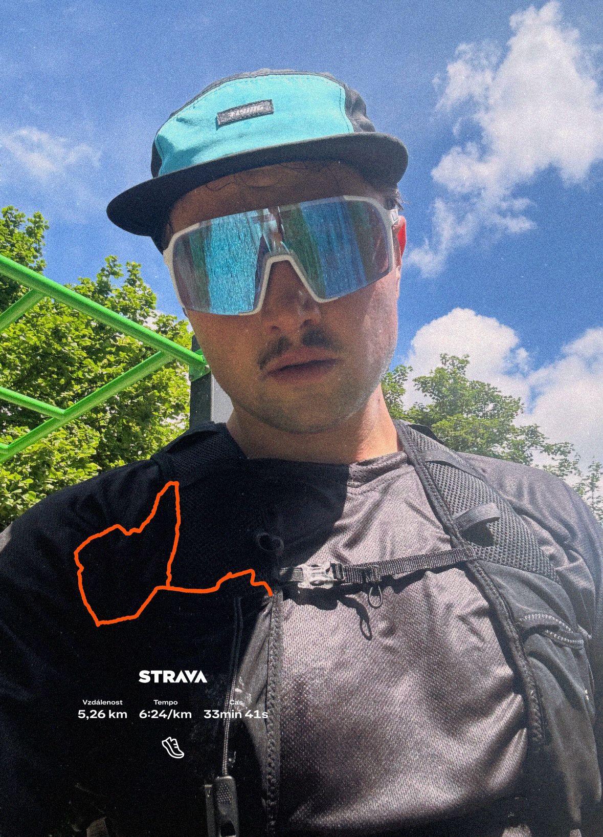 Selfie s kšiltovkou FLYING RUNNING HAT